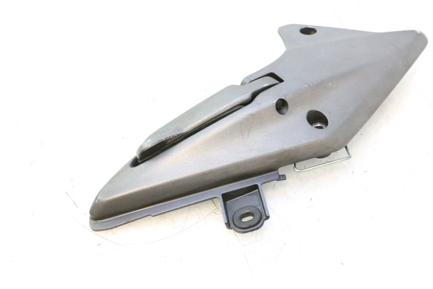 photo de PLATINE CALE PIED ARRIERE GAUCHE HONDA FJS SILVER WING SILVERWING 400 (2005 - 2008) - Points de fixation