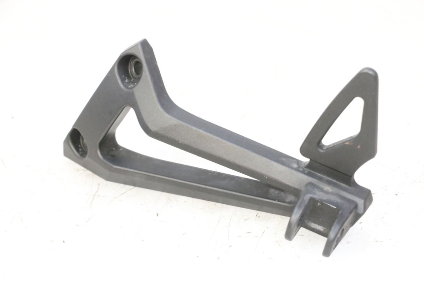 photo de PLATINE CALE PIED ARRIERE GAUCHE YAMAHA FZ6 FAZER S2 600 (2007 - 2011)