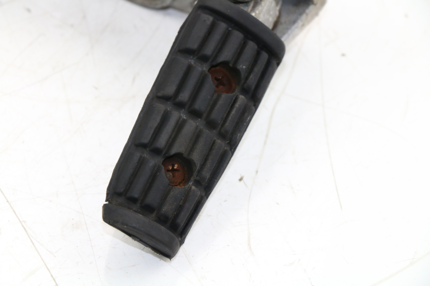 photo de PLATINE CALE PIED ARRIERE GAUCHE YAMAHA FZX FAZER 750 (1987 - 1998) - Points de fixation
