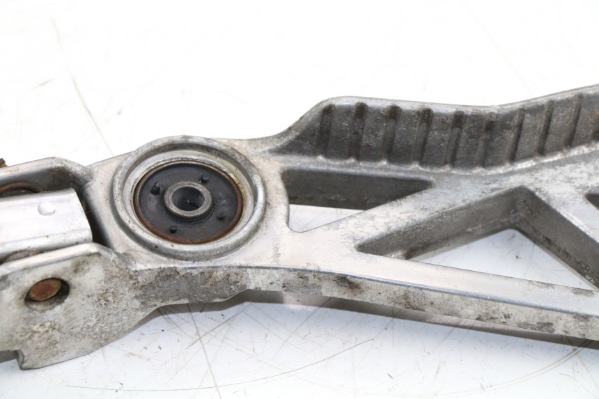 photo de PLATINE CALE PIED ARRIERE GAUCHE YAMAHA FZX FAZER 750 (1987 - 1998) - Vue d’ensemble