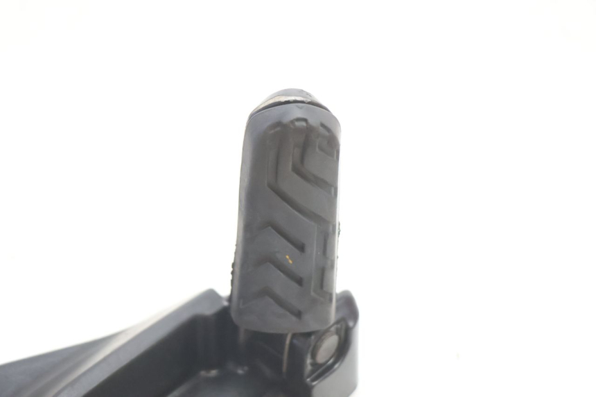 photo de PLATINE CALE PIED ARRIERE GAUCHE GILERA GP 800 (2007 - 2013) - Gros plan technique