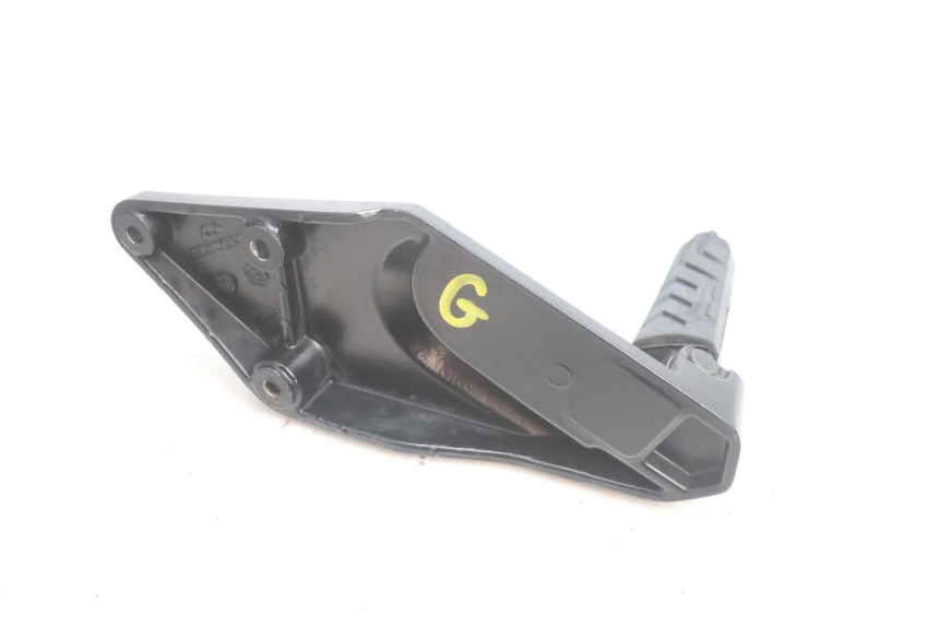 photo de PLATINE CALE PIED ARRIERE GAUCHE GILERA GP 800 (2007 - 2013) - État de surface