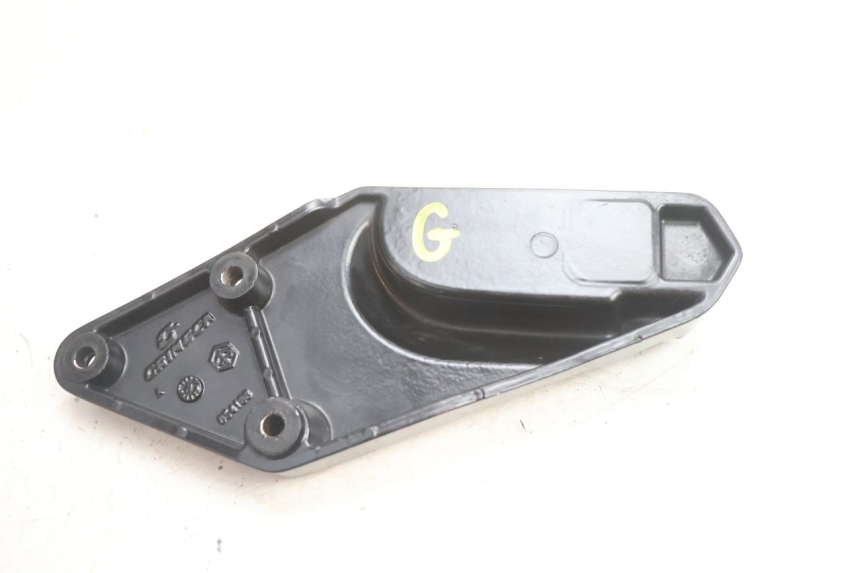 photo de PLATINE CALE PIED ARRIERE GAUCHE GILERA GP 800 (2007 - 2013) - Pièce contrôlée