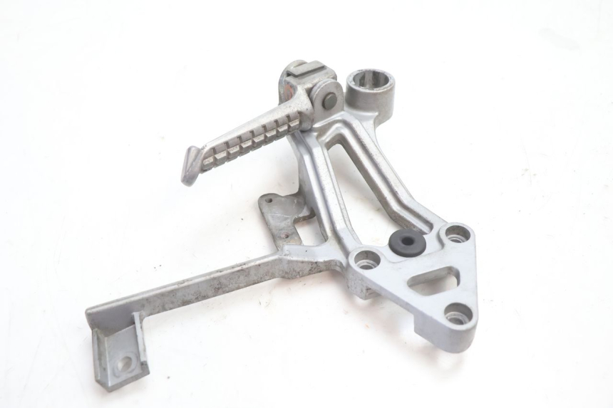 photo de PLATINE CALE PIED ARRIERE GAUCHE KAWASAKI GPX F ZX750F 750 (1986 - 1990) - Gros plan technique