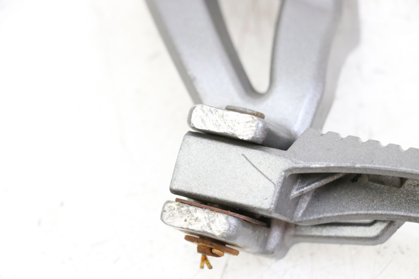 photo de PLATINE CALE PIED ARRIERE GAUCHE NECO GPX LC 2T 50 (2014 - 2018)