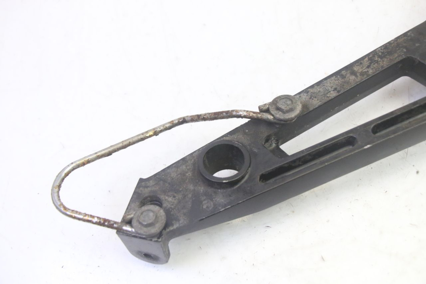 photo de PLATINE CALE PIED ARRIERE GAUCHE KAWASAKI GPZ RX 1000 (1986 - 1988) - Points de fixation