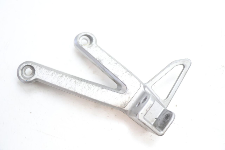 photo de PLATINE CALE PIED ARRIERE GAUCHE SUZUKI GSF N BANDIT 1200 (2001 - 2005) - Vue principale