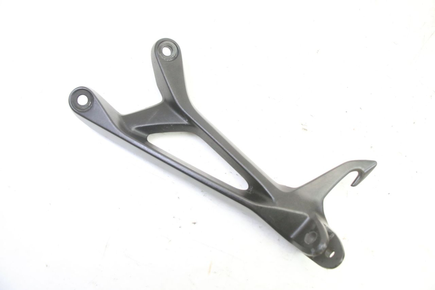 photo de PLATINE CALE PIED ARRIERE GAUCHE SUZUKI GSR 750 (2011 - 2017)
