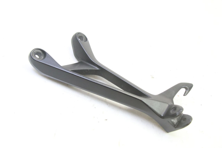 photo de PLATINE CALE PIED ARRIERE GAUCHE SUZUKI GSR 750 (2011 - 2017)