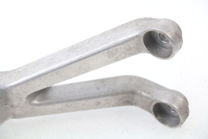 photo de PLATINE CALE PIED ARRIERE GAUCHE HONDA CBR 919 RR FIREBLADE 900 (1998 - 1999)