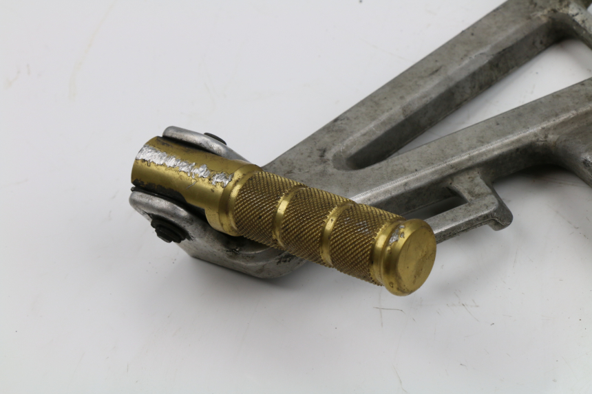 photo de PLATINE CALE PIED ARRIERE GAUCHE HONDA CBR F 600 (1996 - 1998)
