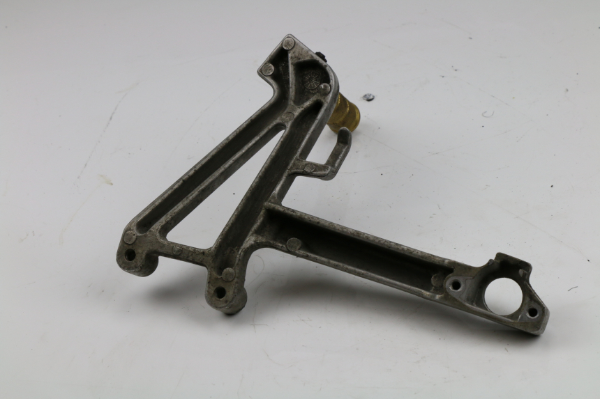 photo de PLATINE CALE PIED ARRIERE GAUCHE HONDA CBR F 600 (1996 - 1998)