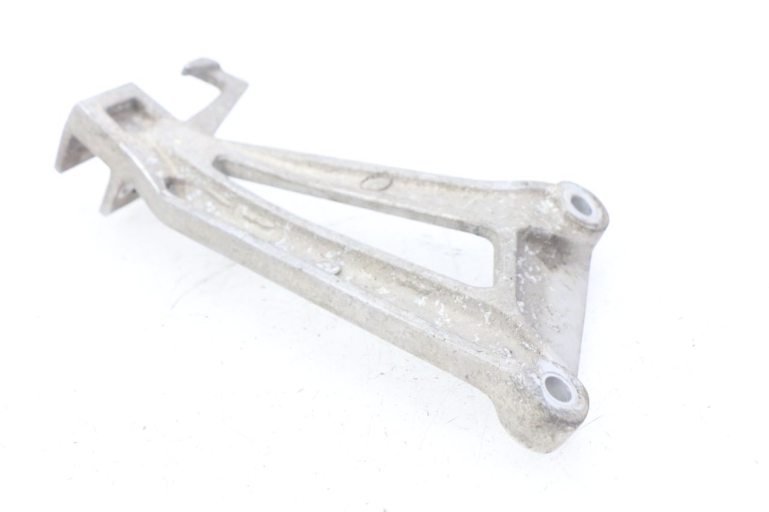 photo de PLATINE CALE PIED ARRIERE GAUCHE HONDA CBR R 125 (2003 - 2006)