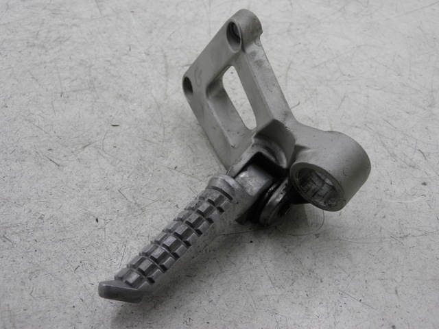 photo de PLATINE CALE PIED ARRIERE GAUCHE KAWASAKI ZZR 600 (1995 - 2004)