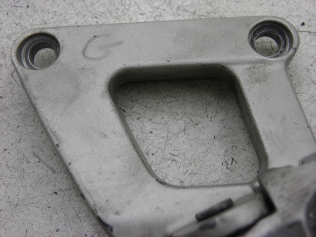 photo de PLATINE CALE PIED ARRIERE GAUCHE KAWASAKI ZZR 600 (1995 - 2004)