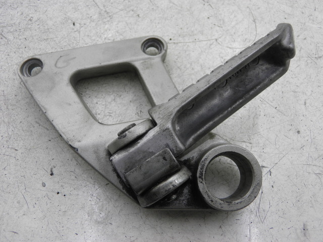 photo de PLATINE CALE PIED ARRIERE GAUCHE KAWASAKI ZZR 600 (1995 - 2004)