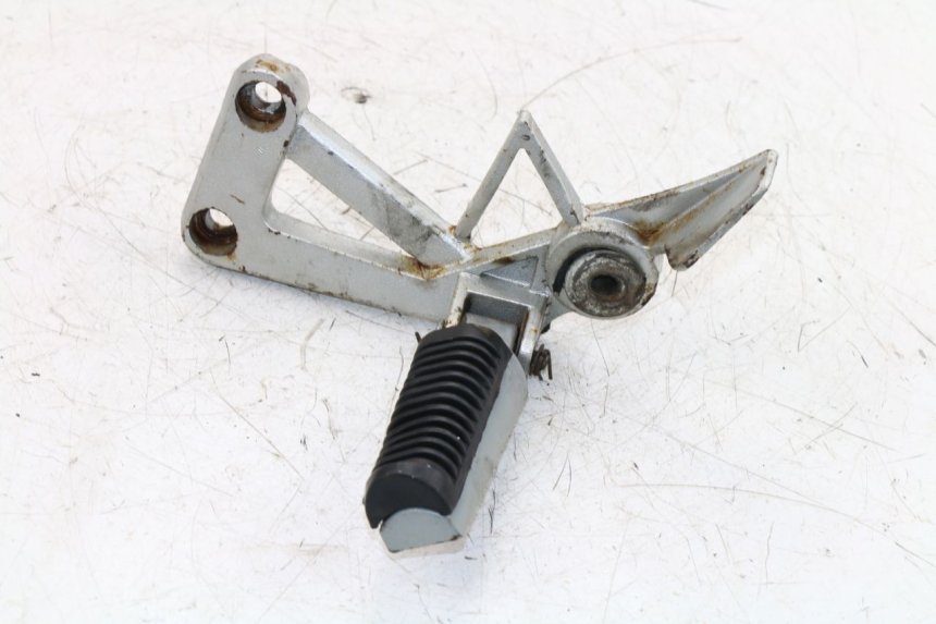 photo de PLATINE CALE PIED ARRIERE GAUCHE KINROAD XT125-19 ROAD KING 125 (2010 - 2012)