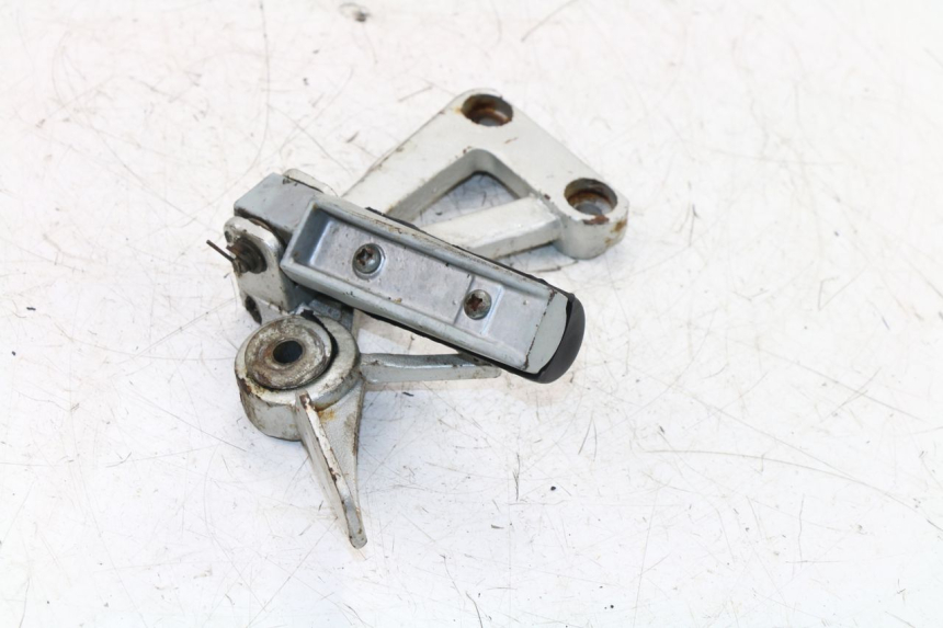 photo de PLATINE CALE PIED ARRIERE GAUCHE KINROAD XT125-19 ROAD KING 125 (2010 - 2012)