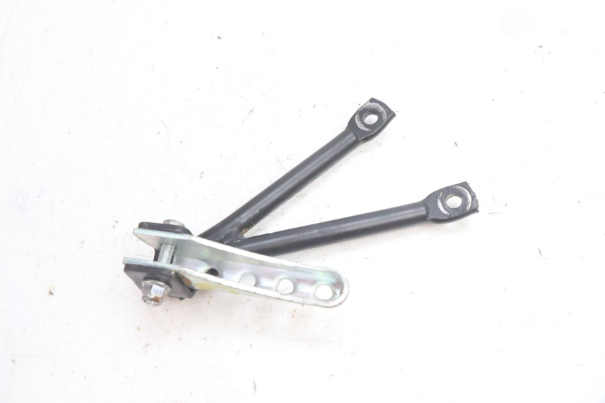 photo de PLATINE CALE PIED ARRIERE GAUCHE RIEJU MRT PRO SUPERMOTARD 50 (2007 - 2018) - Autre angle de vue