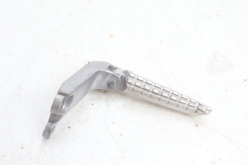 photo de PLATINE CALE PIED ARRIERE GAUCHE YAMAHA N-MAX NMAX 125 (2021 - 2024) - Autre angle de vue