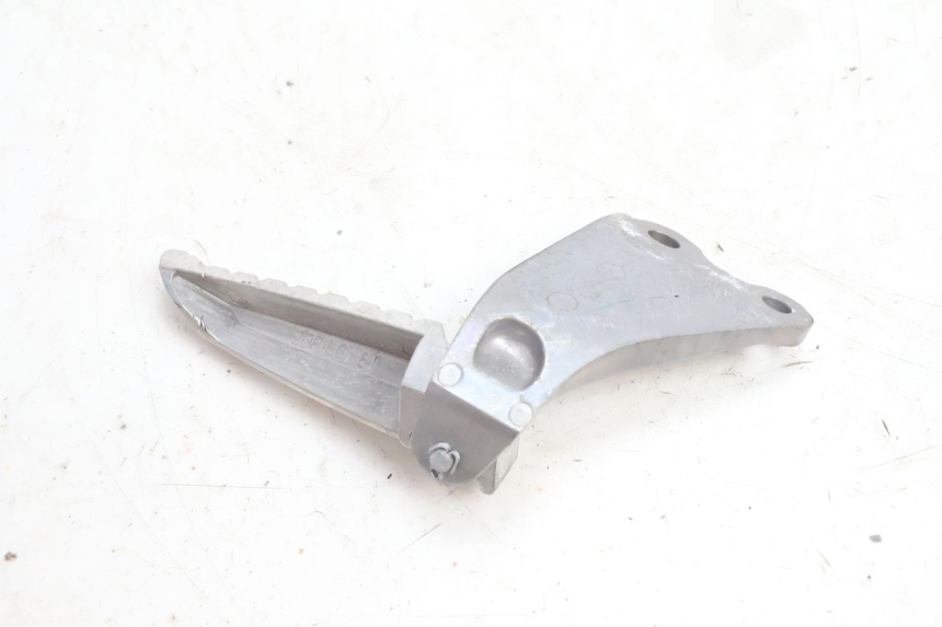 photo de PLATINE CALE PIED ARRIERE GAUCHE YAMAHA N-MAX NMAX 125 (2021 - 2024) - Points de fixation