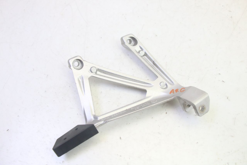 photo de PLATINE CALE PIED ARRIERE GAUCHE BMW R GS 1250 (2021 - 2024) - Zoom état d’usage