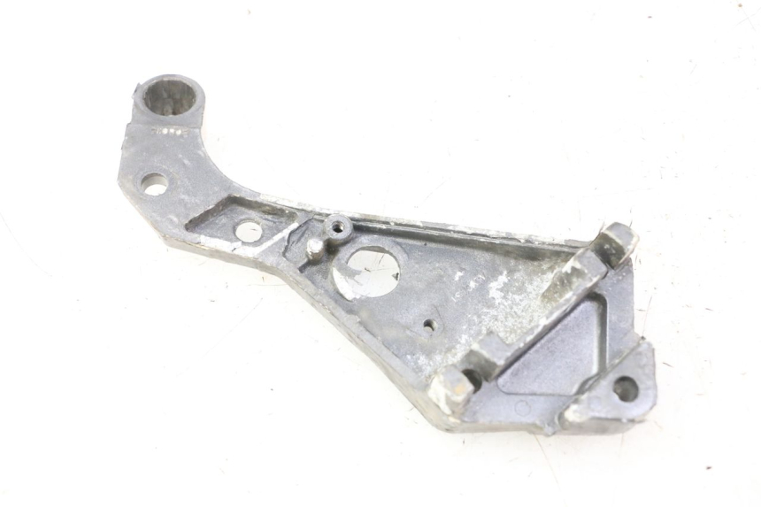 photo de PLATINE CALE PIED ARRIERE GAUCHE TRIUMPH SPRINT 900 (1995 - 1998)
