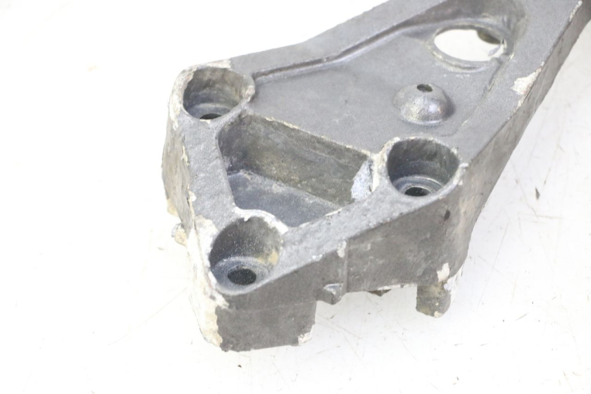 photo de PLATINE CALE PIED ARRIERE GAUCHE TRIUMPH SPRINT 900 (1995 - 1998)