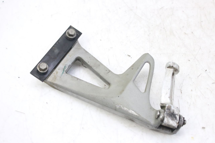 photo de PLATINE CALE PIED ARRIERE GAUCHE TRIUMPH SPRINT ST 955 (1999 - 2001)