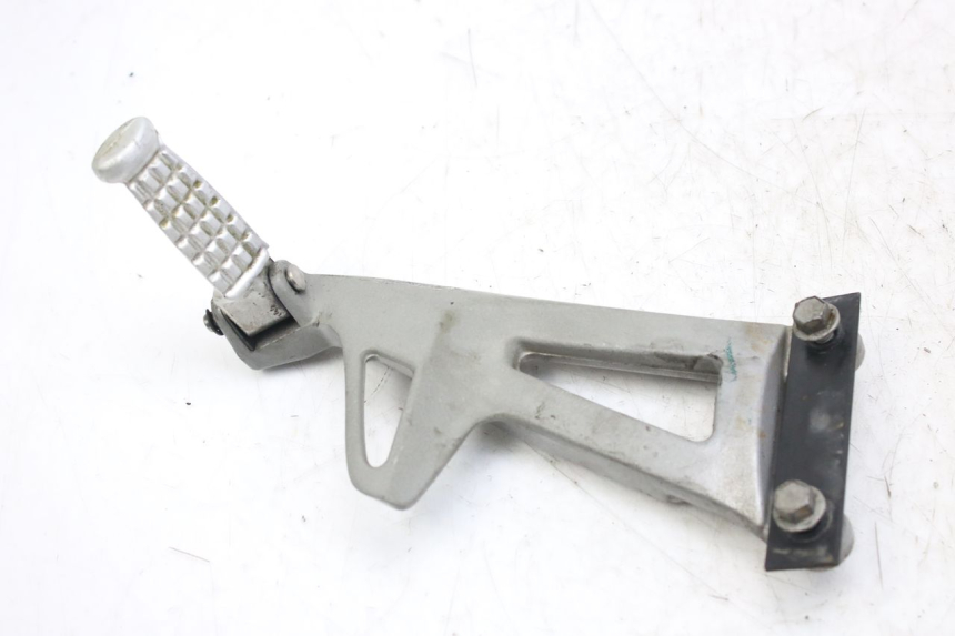 photo de PLATINE CALE PIED ARRIERE GAUCHE TRIUMPH SPRINT ST 955 (1999 - 2001)