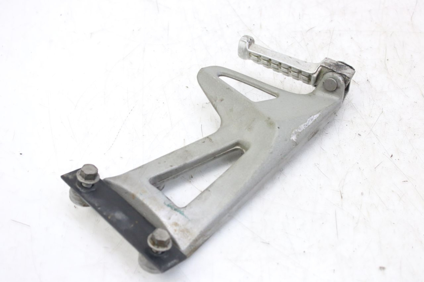 photo de PLATINE CALE PIED ARRIERE GAUCHE TRIUMPH SPRINT ST 955 (1999 - 2001)