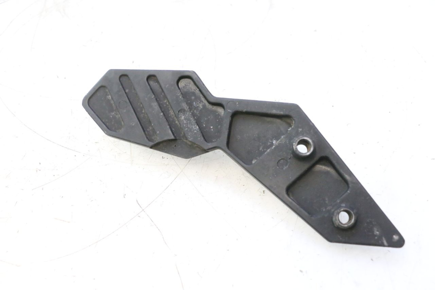 photo de PLATINE CALE PIED ARRIERE GAUCHE KYMCO SUPER 8 2T 50 (2007 - 2013) - Gros plan technique
