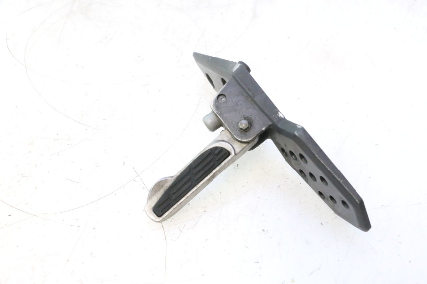 photo de PLATINE CALE PIED ARRIERE GAUCHE KYMCO SUPER 8 2T 50 (2007 - 2013) - État de surface