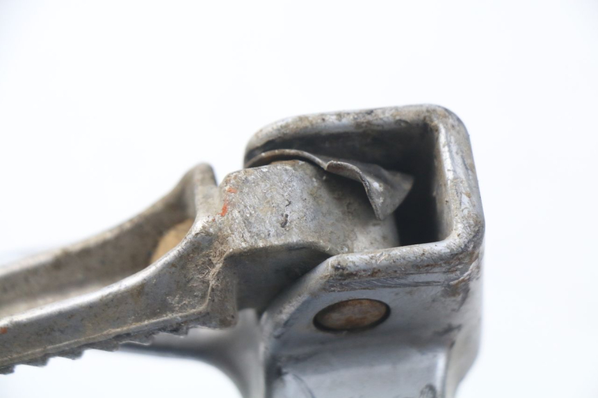 photo de PLATINE CALE PIED ARRIERE GAUCHE SUZUKI GSX-R GSXR 600 (2001 - 2003)