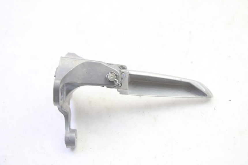 photo de PLATINE CALE PIED ARRIERE GAUCHE YAMAHA TRICITY 300 (2020 - 2024) - Gros plan technique