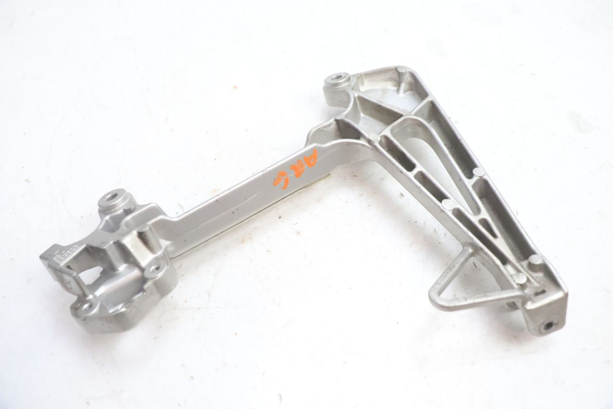 photo de PLATINE CALE PIED ARRIERE GAUCHE HONDA VFR FI RC46 800 (1998 - 2001) - Gros plan technique