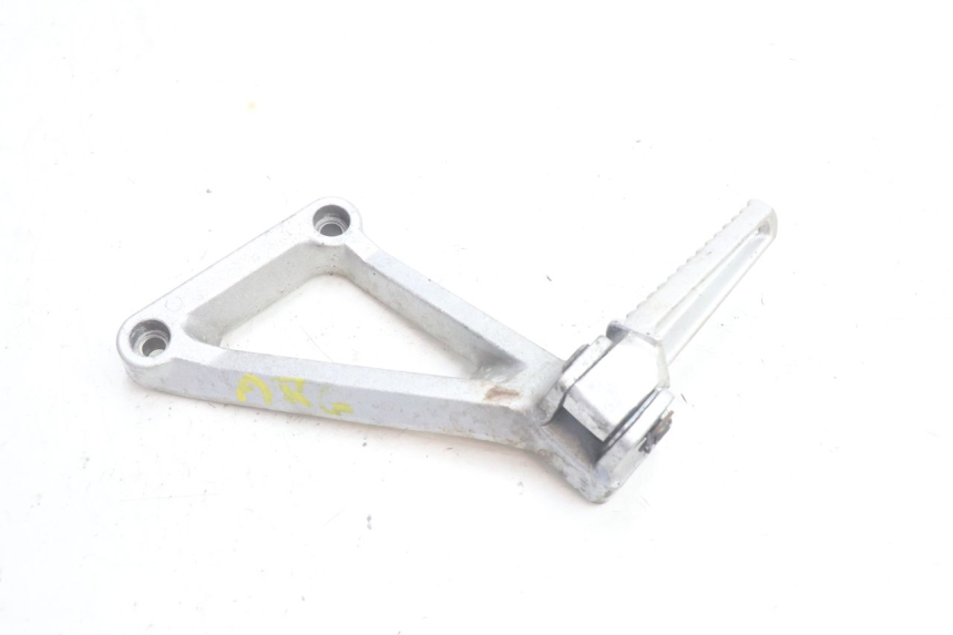 photo de PLATINE CALE PIED ARRIERE GAUCHE DAELIM VJ ROADWIN 125 (2004 - 2007) - Points de fixation