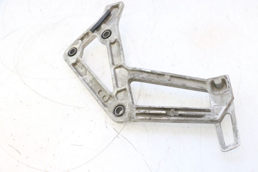 photo de PLATINE CALE PIED ARRIERE GAUCHE HONDA XRV AFRICA TWIN 750 (1990 - 1992) - Autre angle de vue