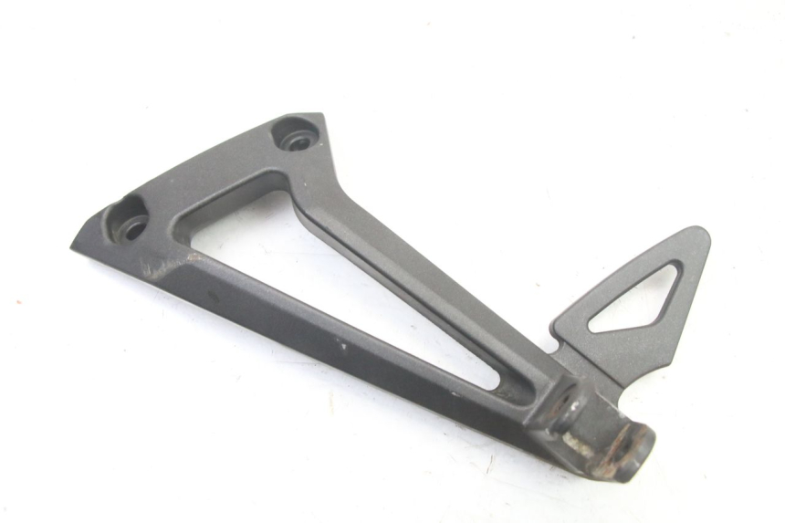 photo de PLATINE CALE PIED ARRIERE GAUCHE YAMAHA FZ6 FAZER S2 600 (2007 - 2011)