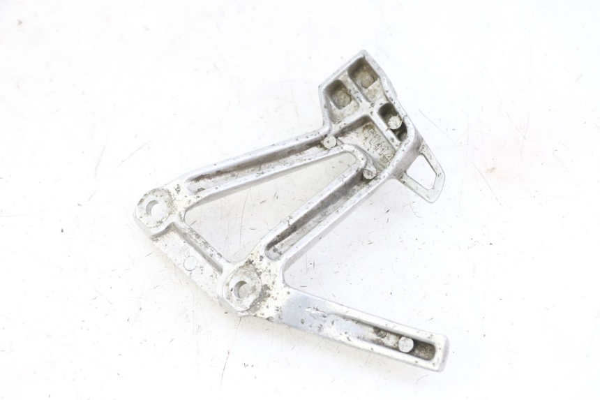 photo de PLATINE CALE PIED ARRIERE GAUCHE YAMAHA FZS FAZER 600 (2001 - 2003)