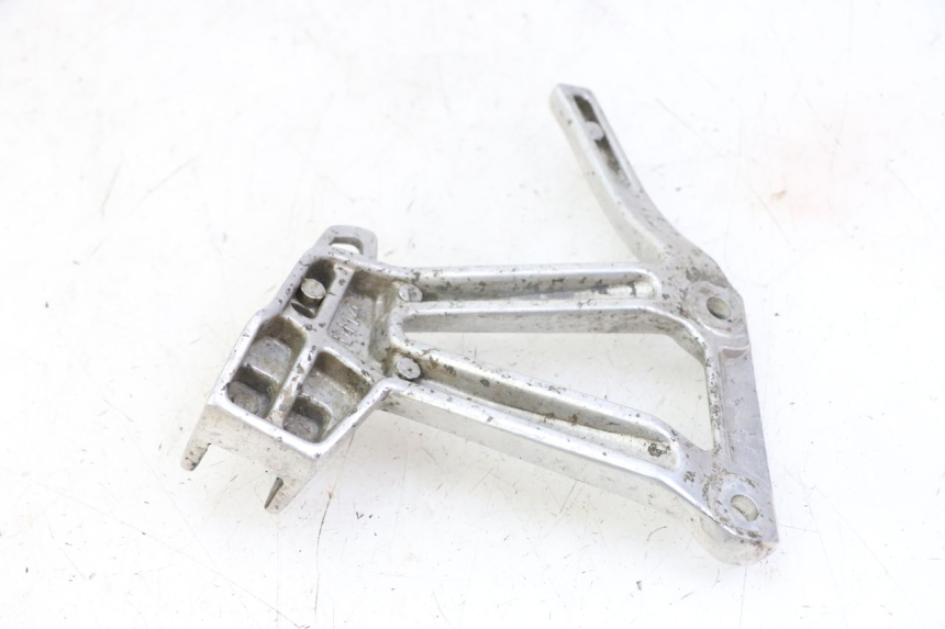 photo de PLATINE CALE PIED ARRIERE GAUCHE YAMAHA FZS FAZER 600 (2001 - 2003)