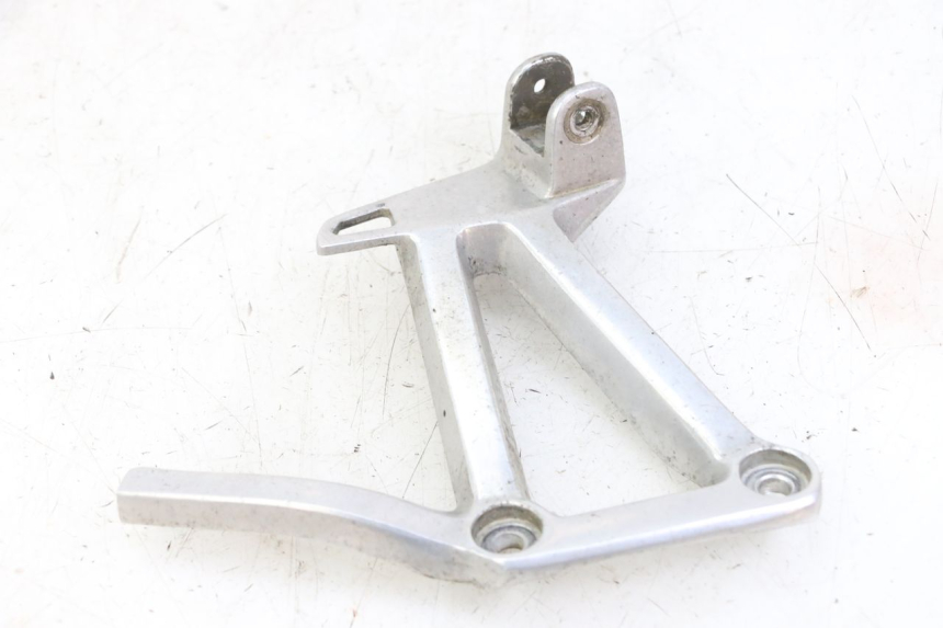 photo de PLATINE CALE PIED ARRIERE GAUCHE YAMAHA FZS FAZER 600 (2001 - 2003)