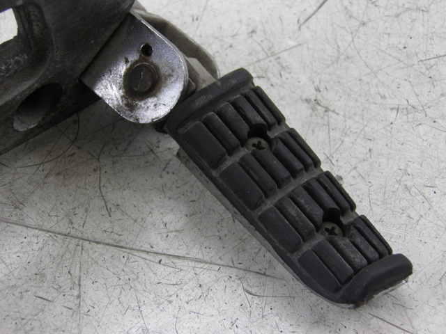 photo de PLATINE CALE PIED ARRIERE GAUCHE YAMAHA XJ F 900 (1983 - 1994)