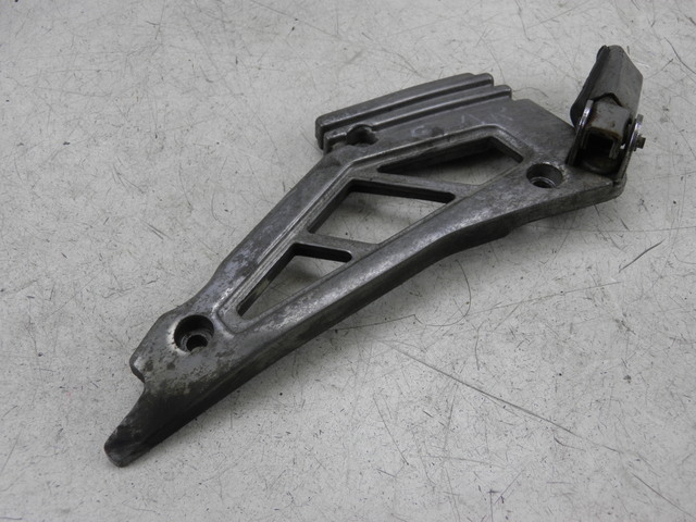 photo de PLATINE CALE PIED ARRIERE GAUCHE YAMAHA XJ F 900 (1983 - 1994)