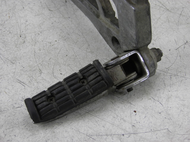 photo de PLATINE CALE PIED ARRIERE GAUCHE YAMAHA XJ F 900 (1983 - 1994)