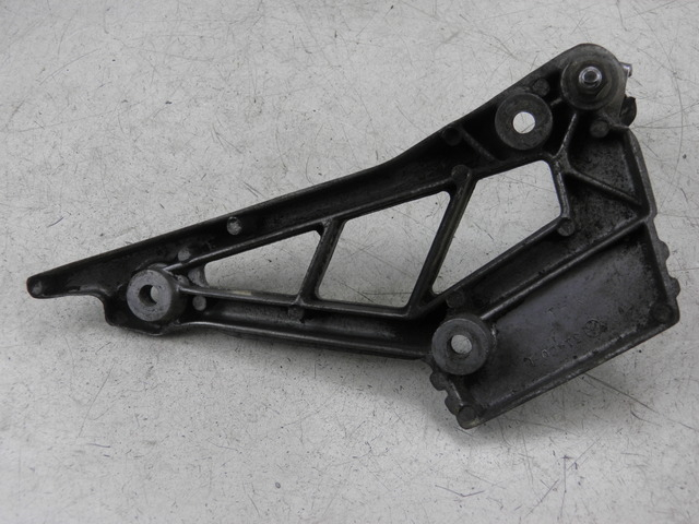 photo de PLATINE CALE PIED ARRIERE GAUCHE YAMAHA XJ F 900 (1983 - 1994)