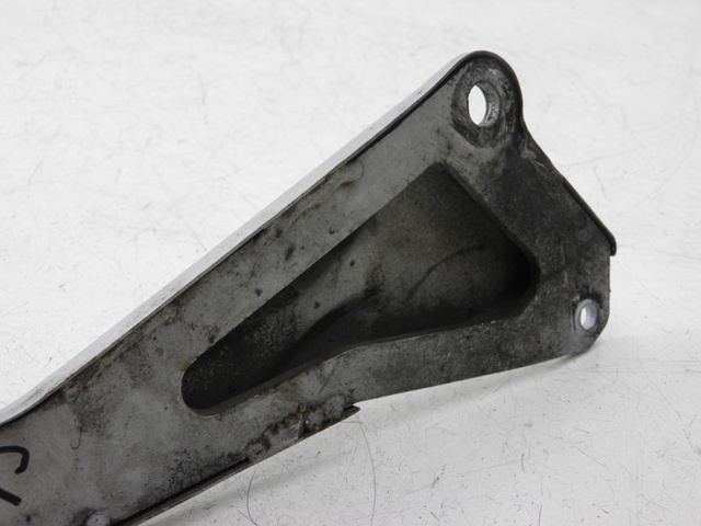 photo de PLATINE CALE PIED ARRIERE GAUCHE YAMAHA YBR CUSTOM 125 (2008 - 2010)