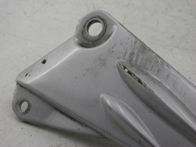 photo de PLATINE CALE PIED ARRIERE GAUCHE YAMAHA YBR CUSTOM 125 (2008 - 2010)