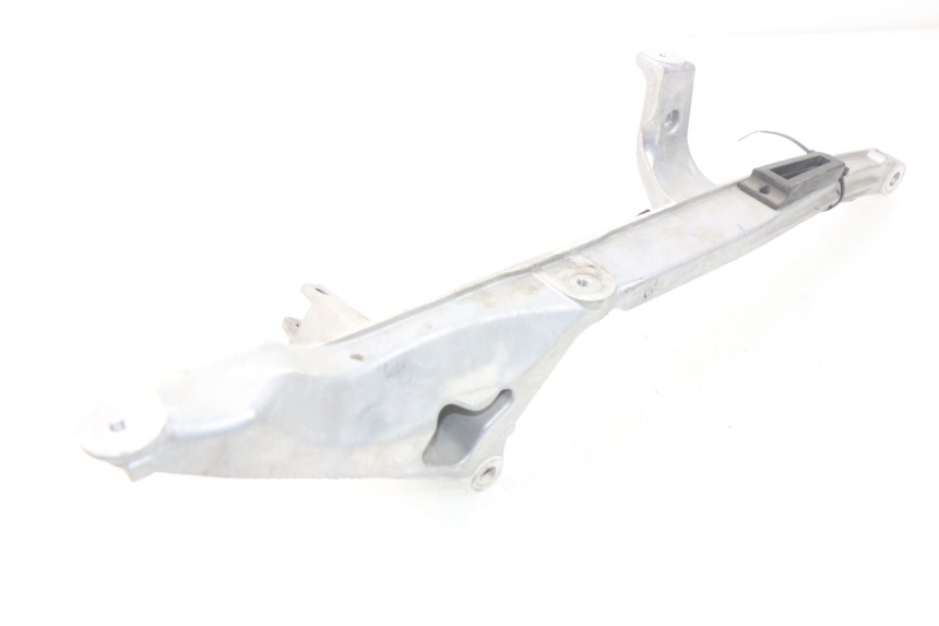 photo de PLATINE CALE PIED ARRIERE GAUCHE YAMAHA YP T-MAX TMAX 530 (2017 - 2020) - Détail de la pièce