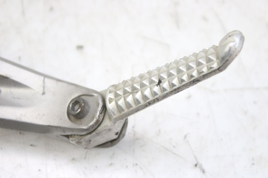 photo de PLATINE CALE PIED ARRIERE GAUCHE YAMAHA YZF R1 1000 (2007 - 2008)